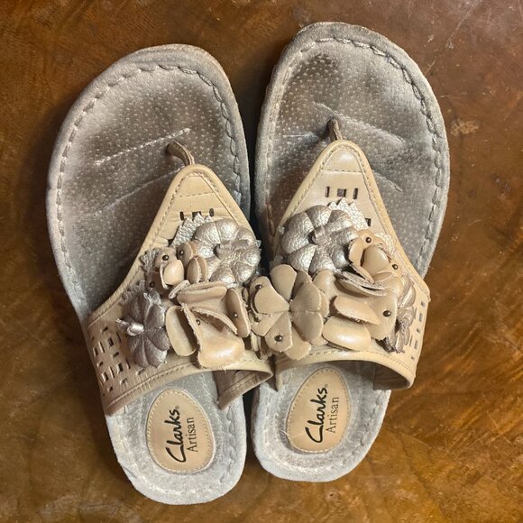 Clark's Sandals with 3D Flower Detail Size 6.5 - Picture 1 of 4
